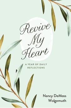Revive My Heart: A Year of Daily Reflections 9780802433763