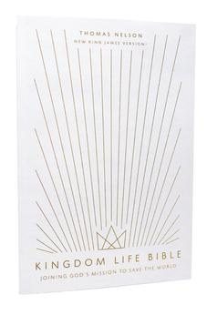 NKJV Kingdom Life Bible: Joining God's Mission to Save the World (Softcover, Red Letter) 9780785222415