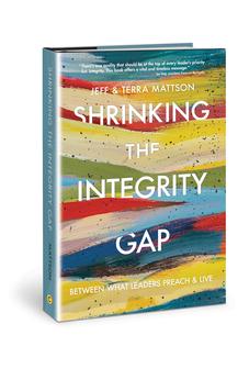 Shrinking the Integrity Gap: Between What Leaders Preach and Live 9781434712615