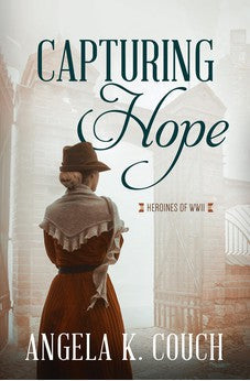 Capturing Hope (Heroines of WWII) 9781636096919
